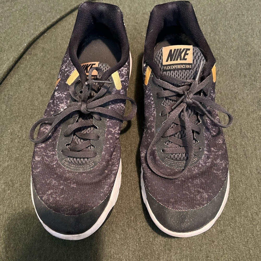 Women’s Nike sneaker